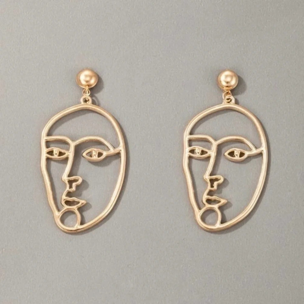 3/$30 💛 Abstract Face Earrings